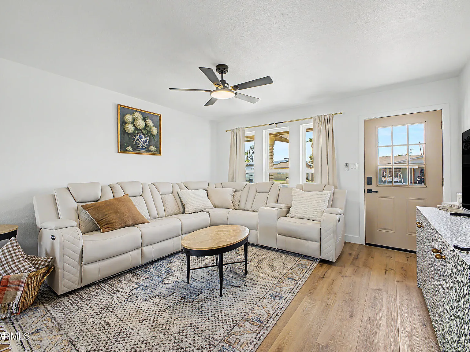 3 bed, 2.0 bath, 1274 sqft, $3,295 — Photo 3