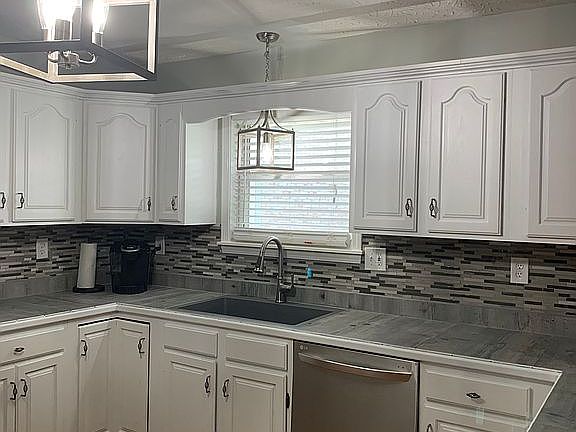 3rd image of 3098 Deerfield Dr NE