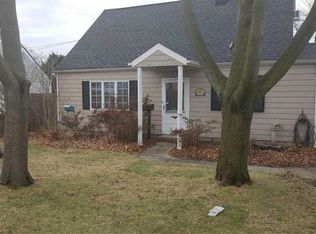 251 Division Ave, Levittown, NY 11756