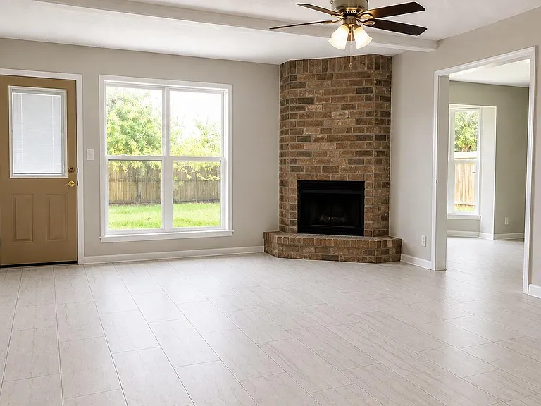 1811 Hanbury Ct — Photo 2