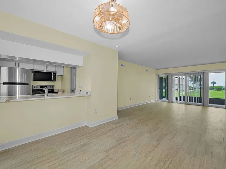 645 Windrush Bay Dr — Photo 12