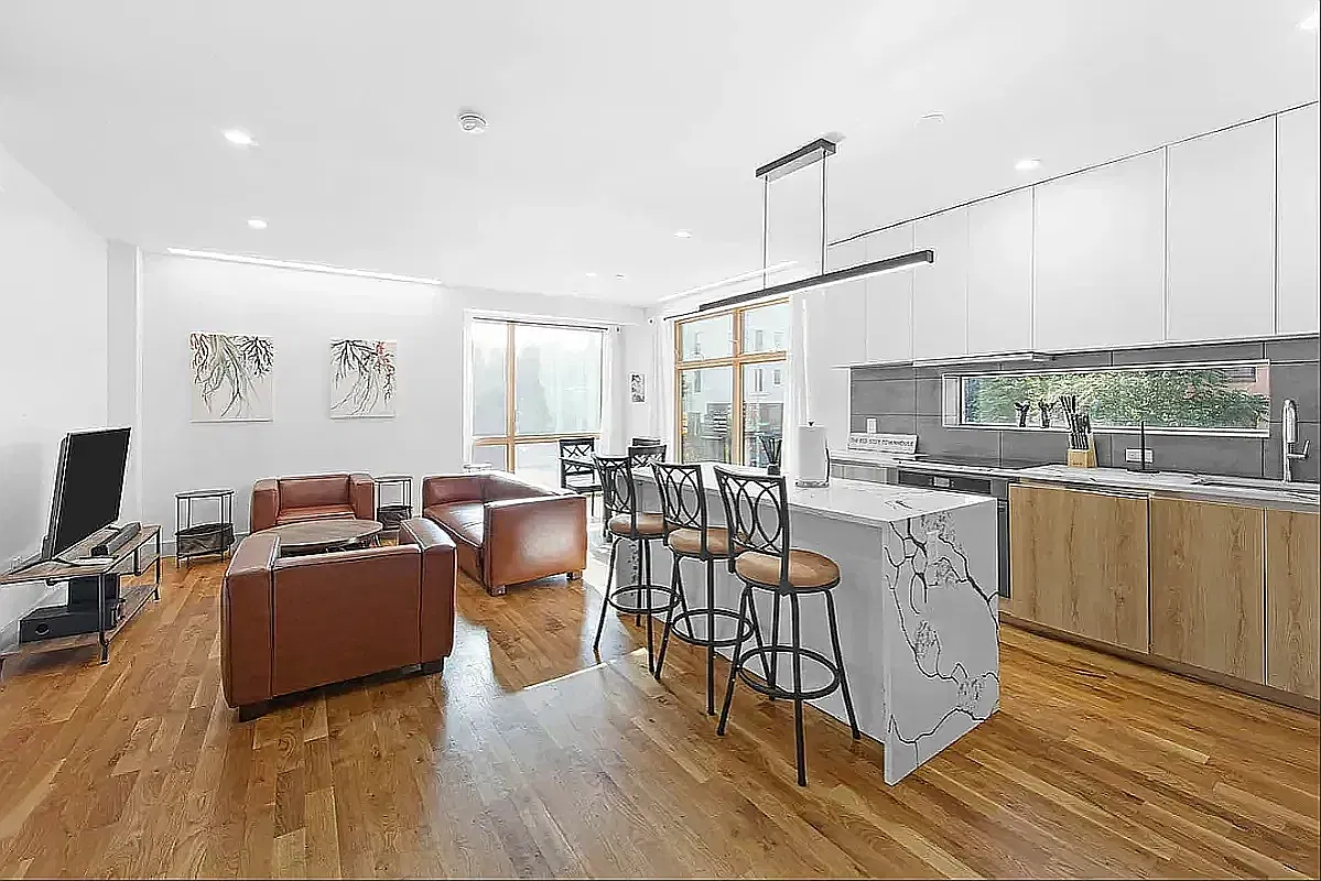 455 Franklin Avenue — Photo 1
