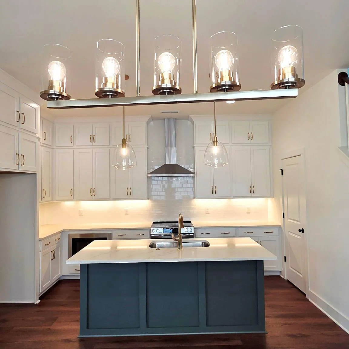 3 bed, 2.5 bath, 2229 sqft, $2,999 — Photo 3