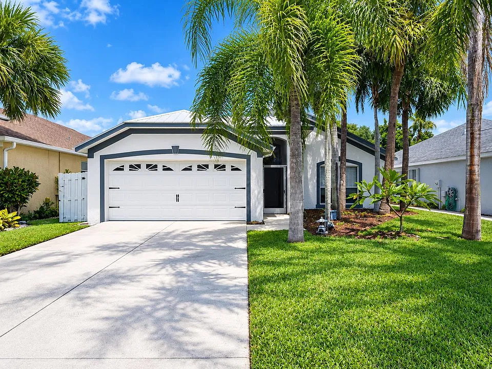 713 NW Waterlily Pl