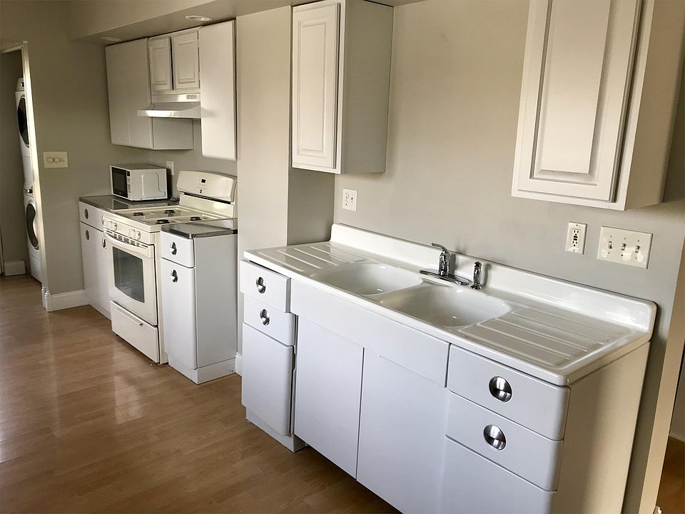 1st image of 2830 Seneca St #2