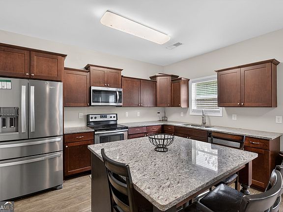 5th image of 338 Springwater Way