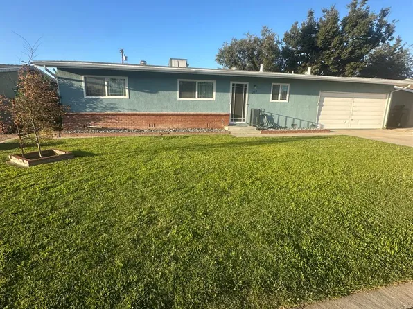 272 W Burlwood Ln, Lemoore, CA 93245