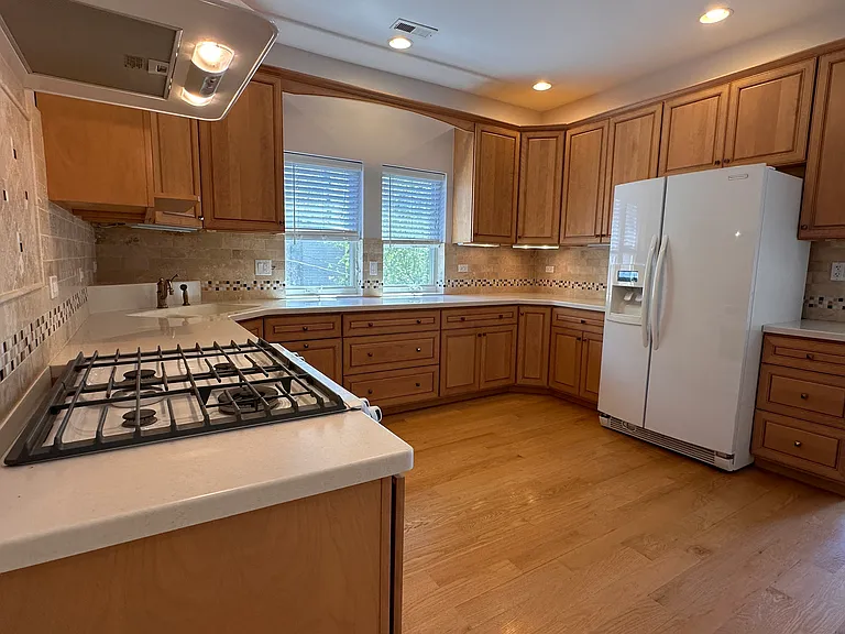 1008 Dewey Ave #2 — Photo 2