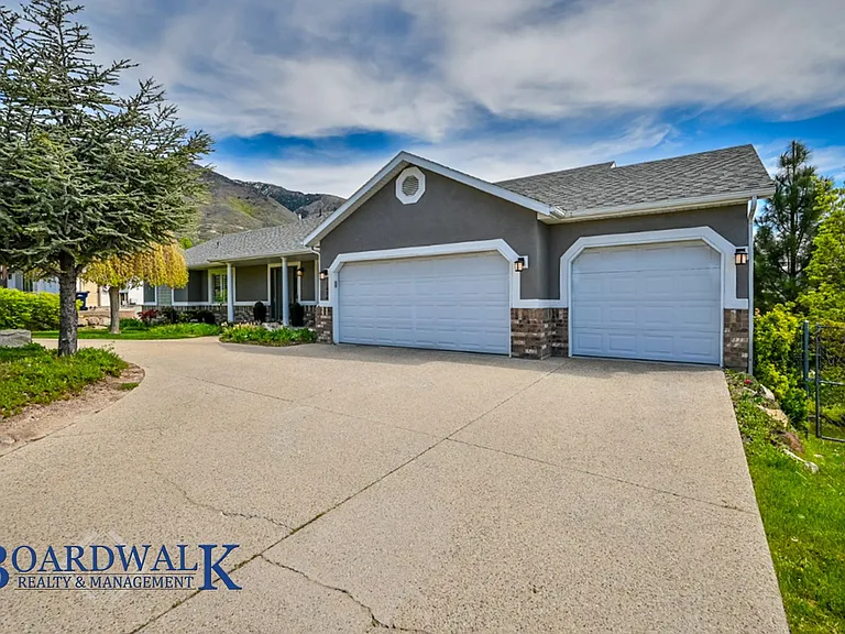 1934 E Wasatch Blvd — Photo 2