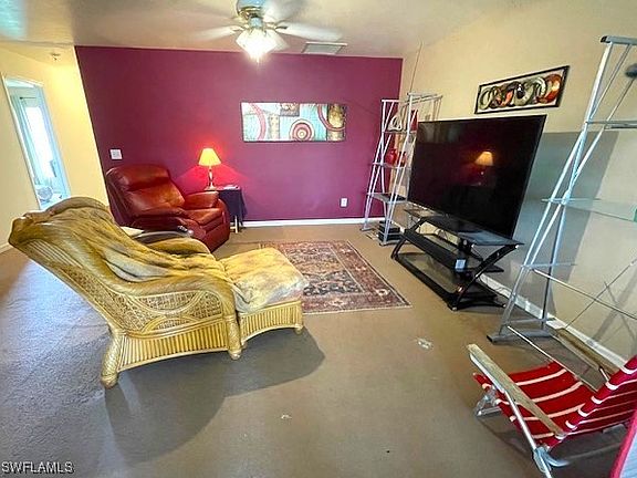 3rd image of 609-611 SE 9th St