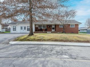 215 Valley Dr, Pigeon Forge, TN 37863