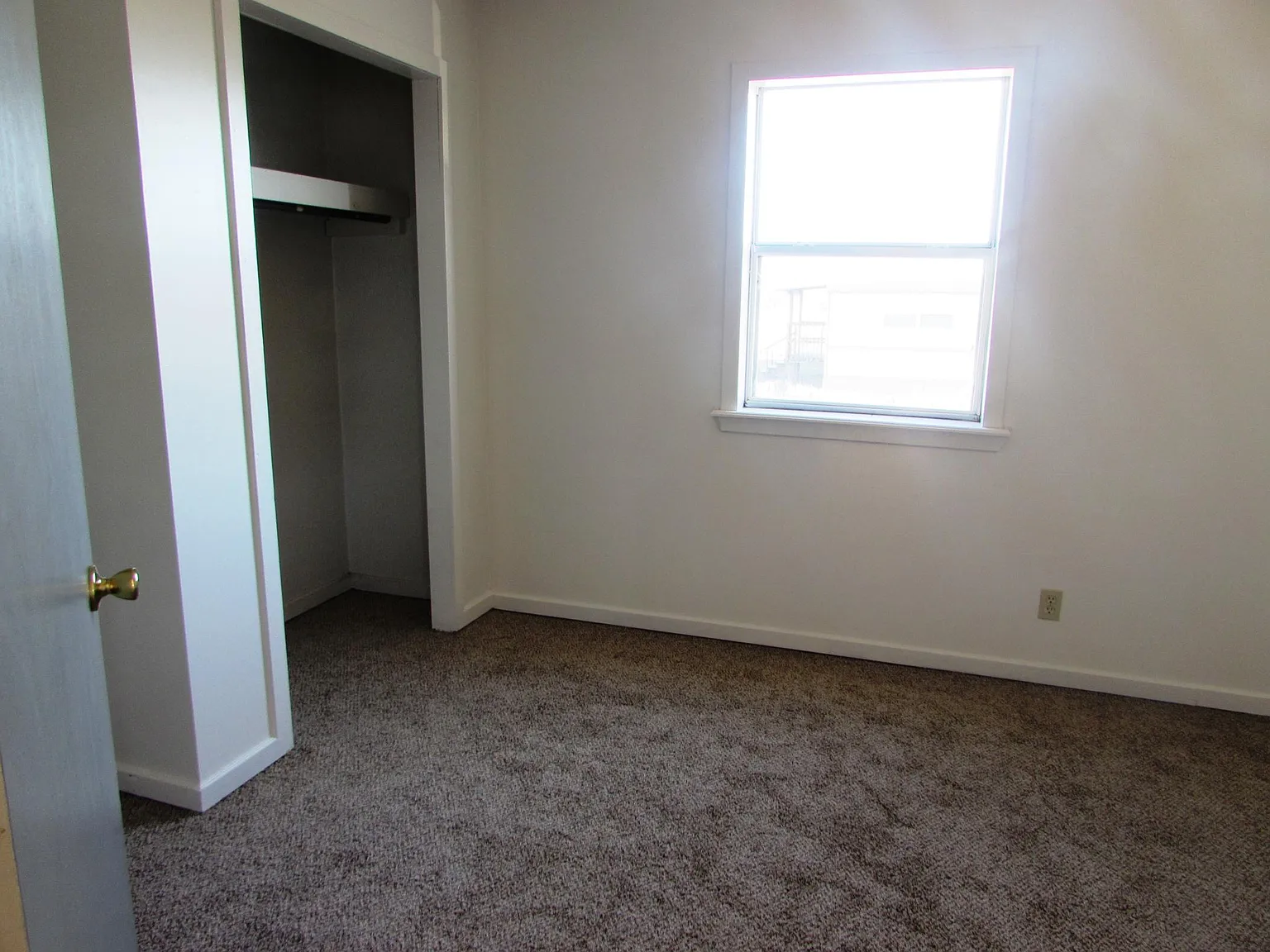 2 bed, 840 sqft, $800 — Photo 2