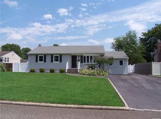 112 Wagon Ln, Centereach, NY 11720