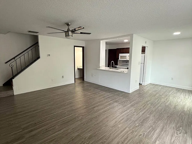 1043 Spring Meadow Dr #1043 — Photo 10