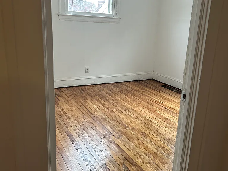 3443 E 149th St #1 — Photo 5
