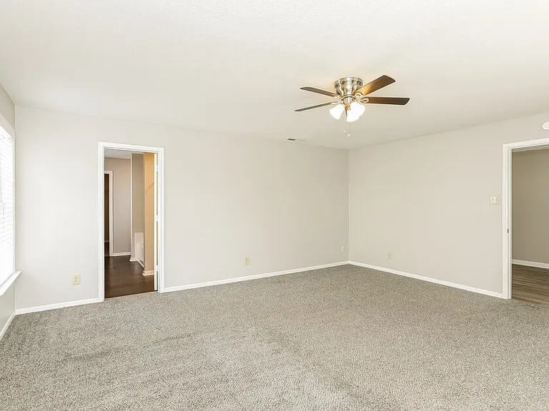 10718 Pavilion Dr — Photo 10