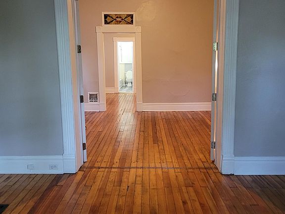 5th image of 4212 Wyoming St Floor 1
