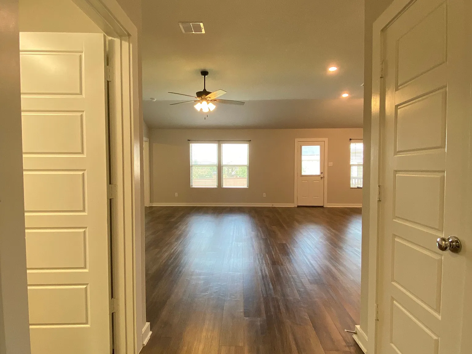 3 bed, 1594 sqft, $1,995 — Photo 4