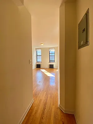 Rented by Waverly Realty Associates | media 34