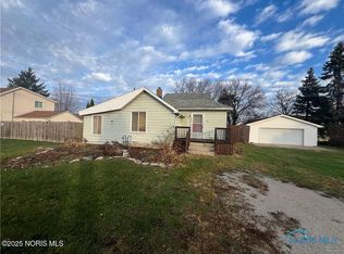 2733 Edwin St, Oregon, OH 43616