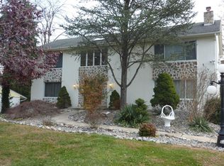 139 Hunt Club Ln, Newtown Square, PA 19073