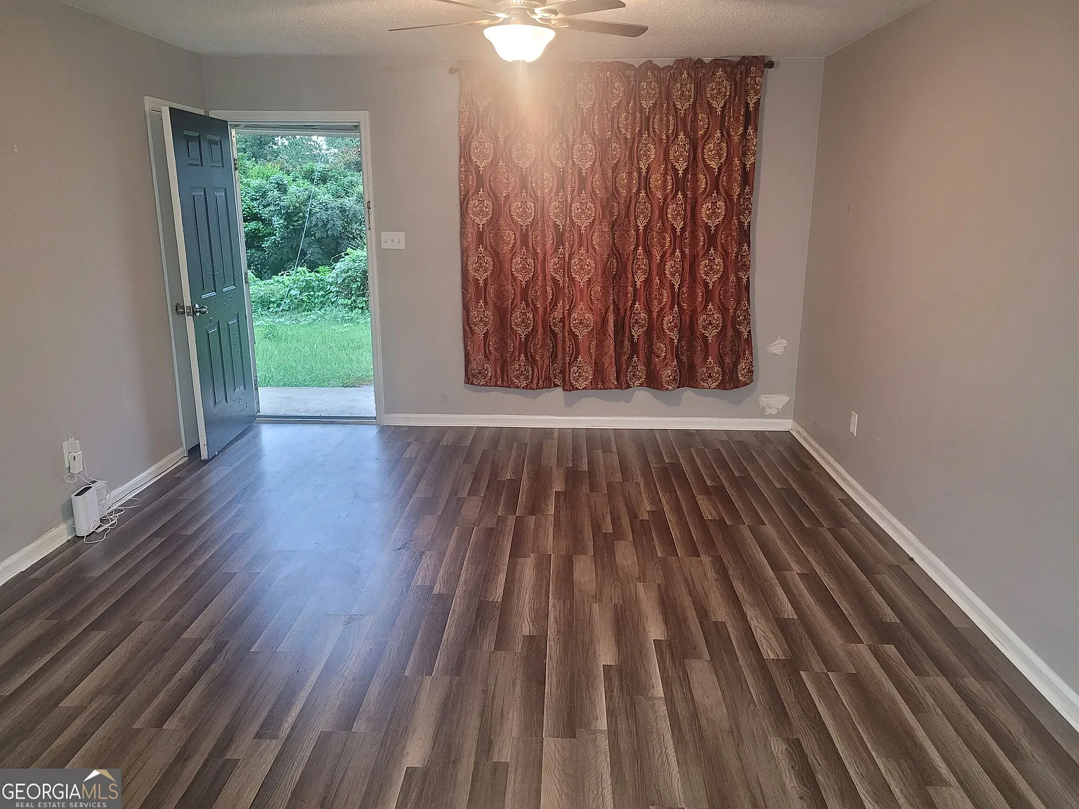 3 bed, 1.0 bath, 1000 sqft, $1,100 — Photo 4