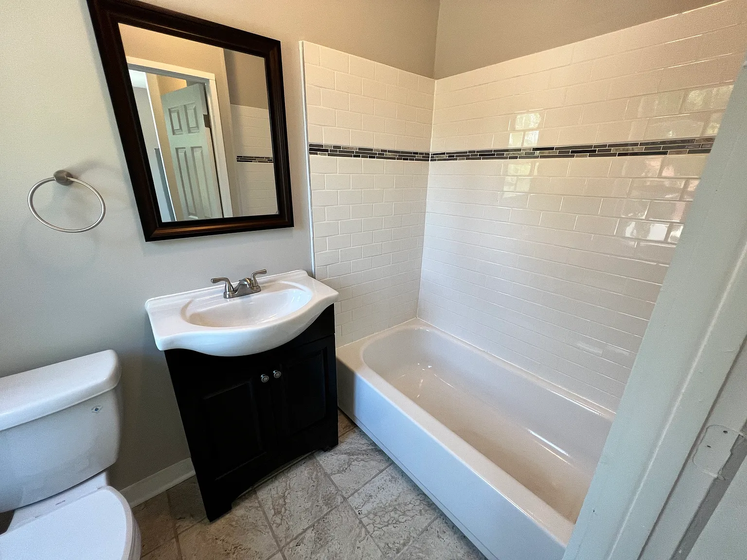 1 bed, 800 sqft, $1,350 — Photo 3