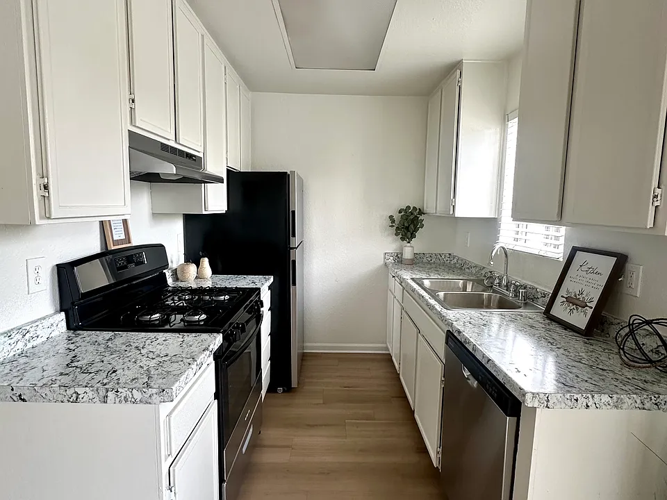 390 W University Ave #25