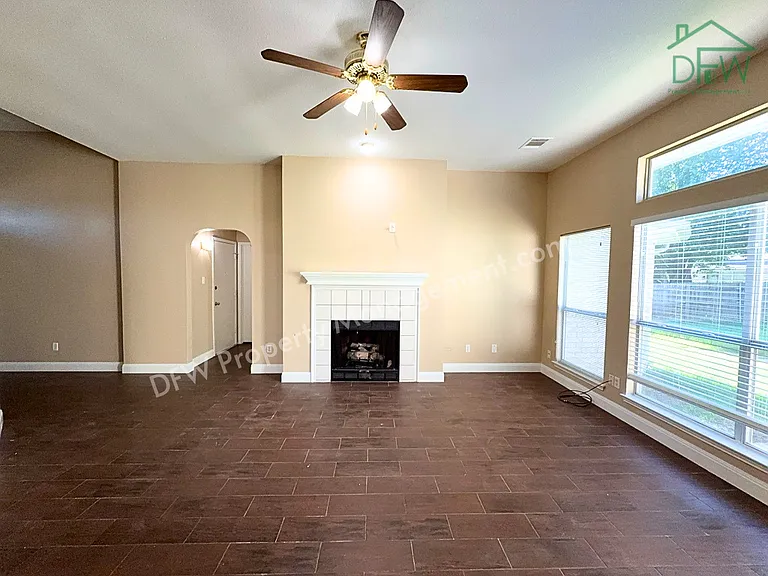317 Oak Meadow Ln — Photo 3