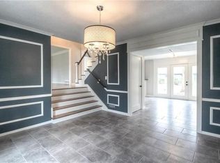 8948 Rosewood Dr, Prairie Village, KS 66207