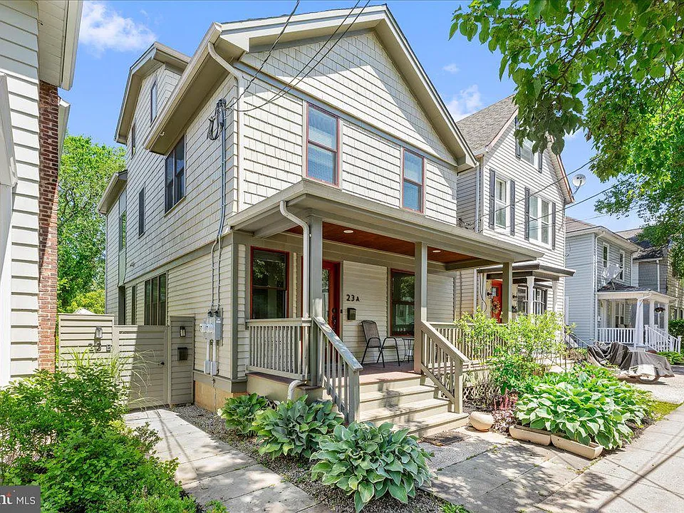23 Leigh Ave #B