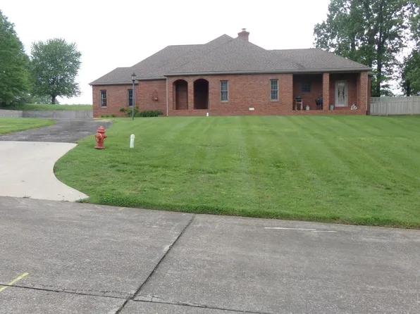 225 Fairway Dr, Harrisburg, IL 62946