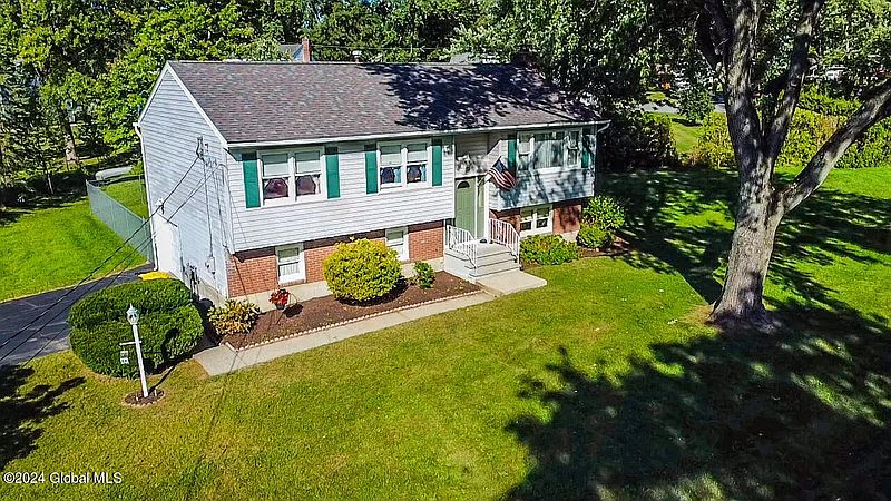 4th image of 13 Jennell Drive