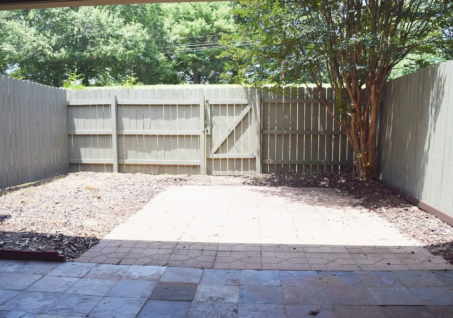 Renovated 3 bedroom Townhouse — Photo 3