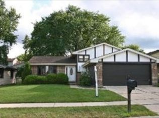 352 Alabama Trl, Carol Stream, IL 60188