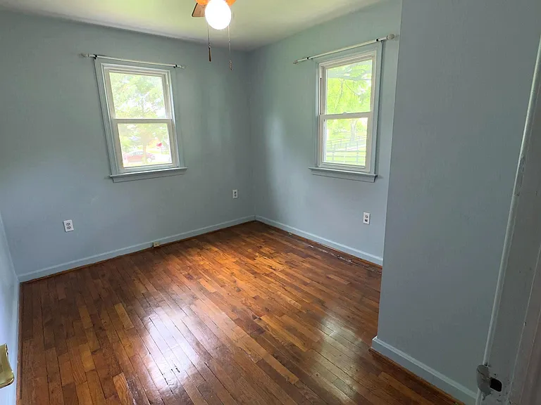 44 S Woodlawn Ave — Photo 12