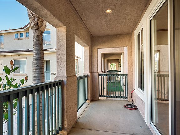 3rd image of 938 Camino De La Reina Unit 81