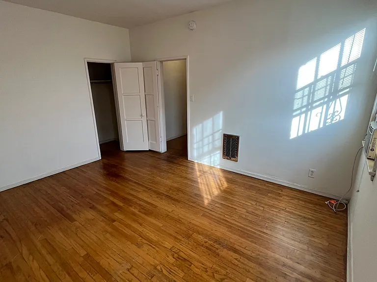139 S Sweetzer Ave — Photo 18
