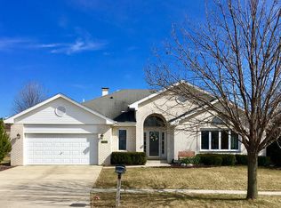 9025 Charing Cross Rd, Woodridge, IL 60517