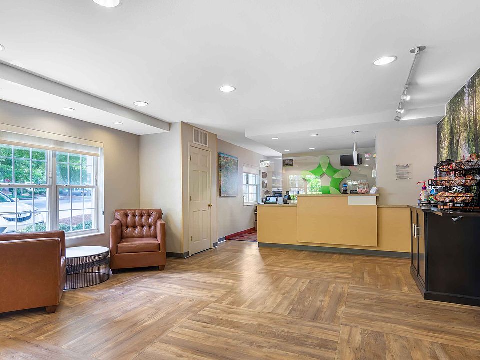 Lobby and Guest Check-in