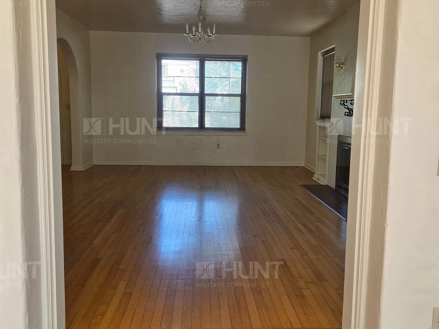 4 bed, 2.5 bath, 2571 sqft, $1,850 — Photo 2