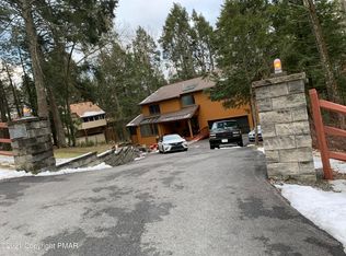 211 Manchester Dr, Bushkill, PA 18324