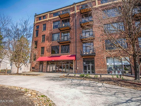 3rd image of 1060 Worlds Fair Park Dr Unit 302