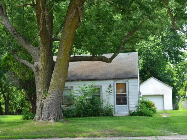 824 S Evans Rd, Evansdale, IA 50707