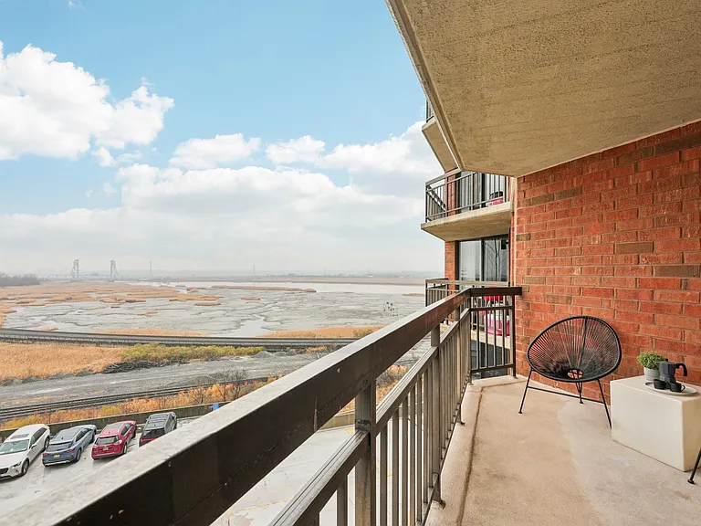 530 Harmon Cove Tower #530 — Photo 26