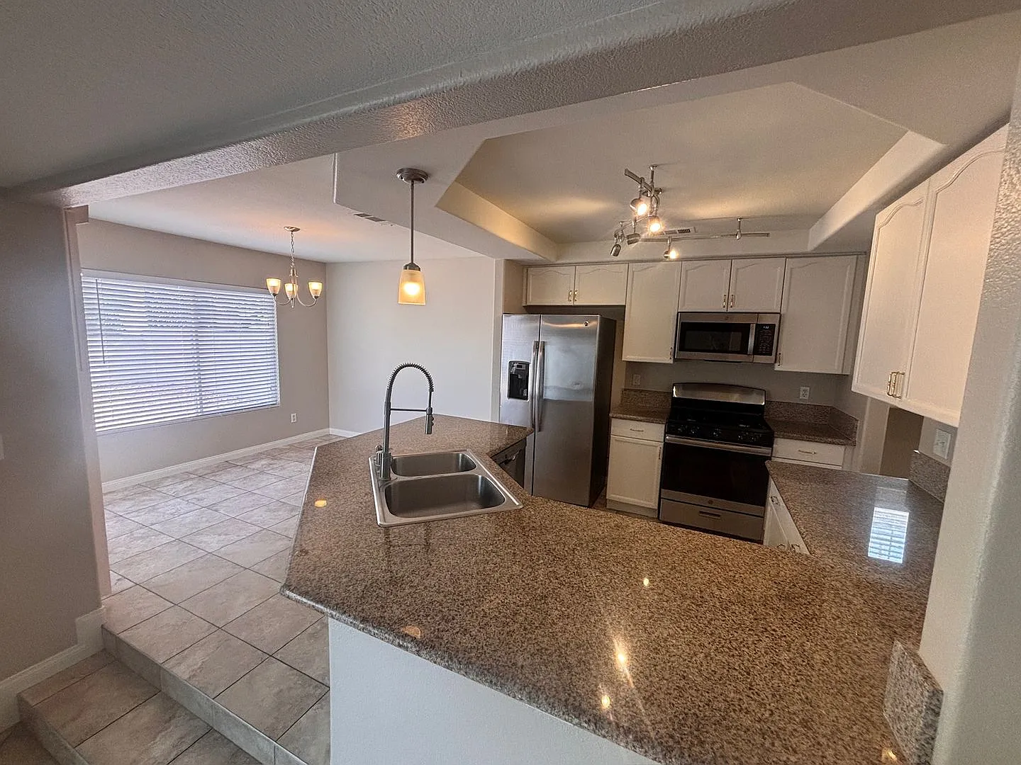 4 Bedroom Home In Sw — Photo 2