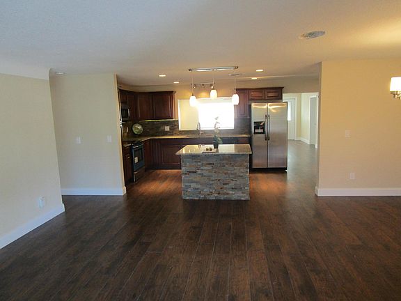 4th image of 1913 Royal Palm Drive