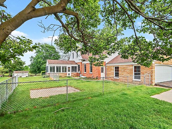 5th image of 140 Meadowwood Ct