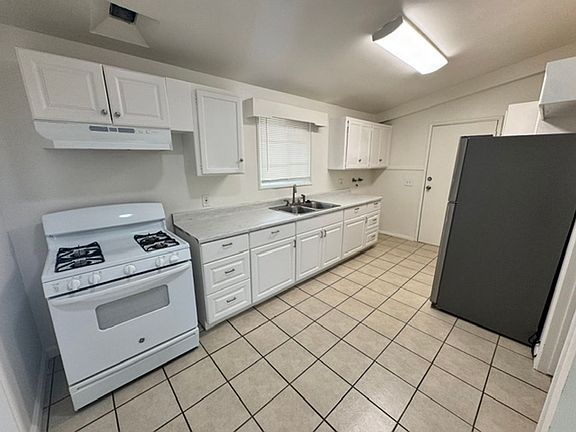 3rd image of 44733 Foxton Ave