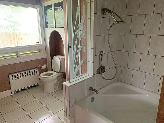 3rd image of 49 Jacqueline Dr